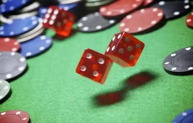 Filipino players browsing xojili sports and casino categories on mobile